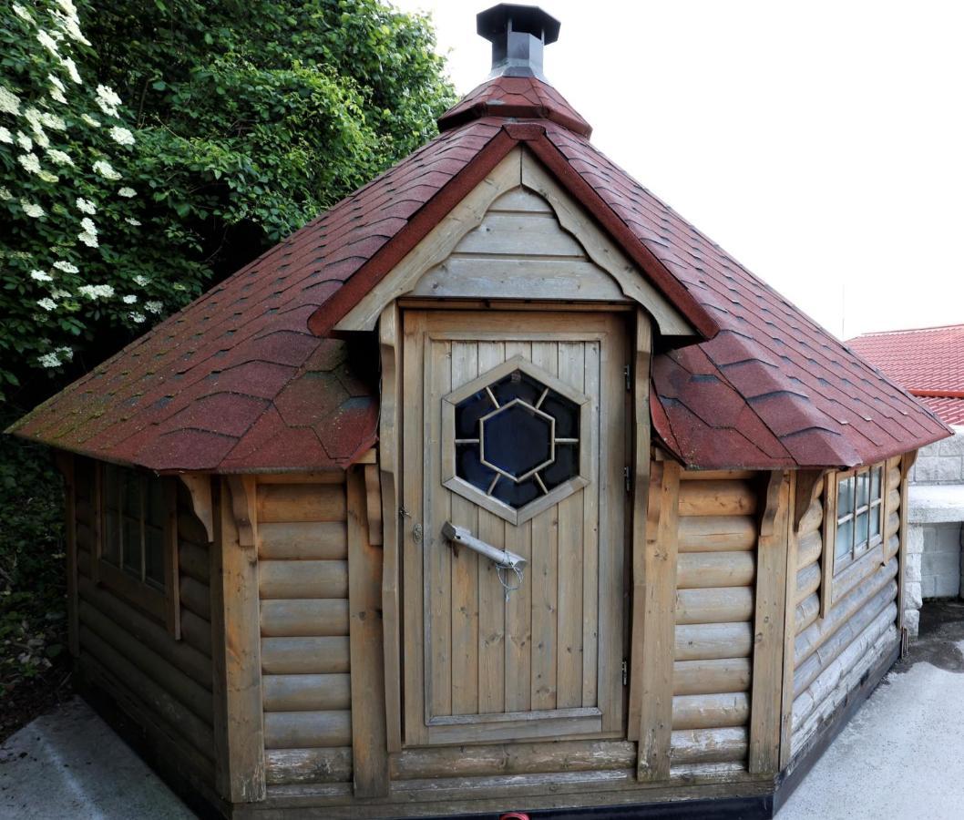 Guesthouse Idila Pod Nanosom Senozece Bagian luar foto