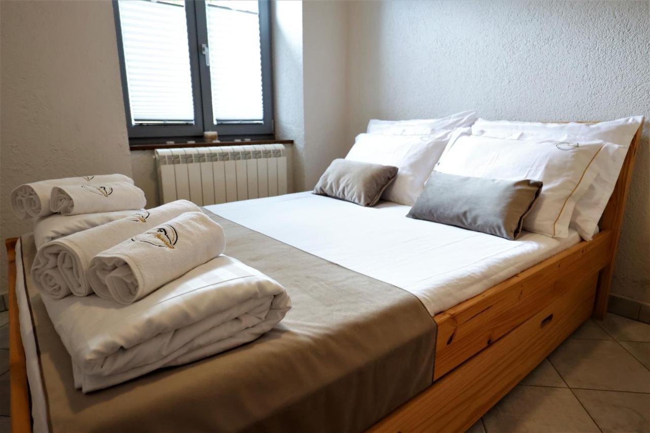 Guesthouse Idila Pod Nanosom Senozece Bagian luar foto