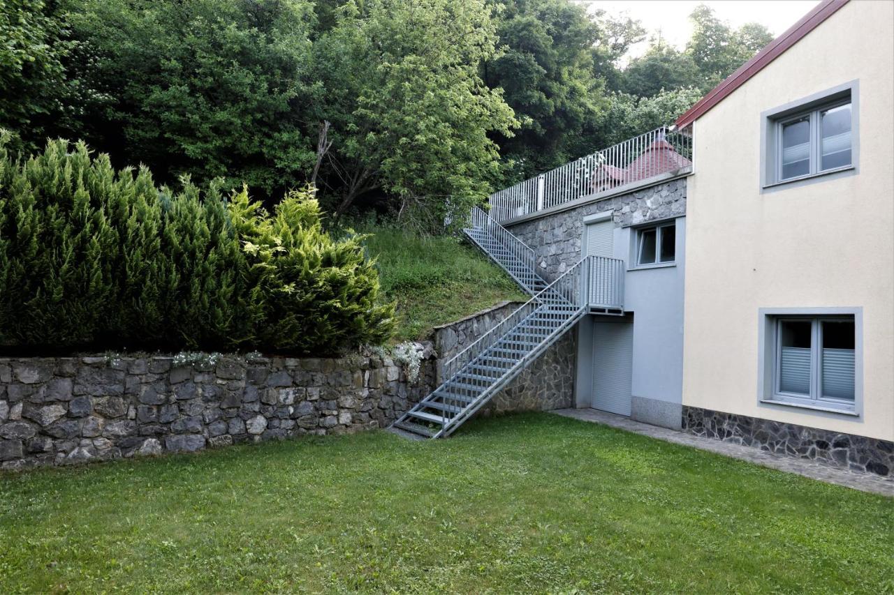 Guesthouse Idila Pod Nanosom Senozece Bagian luar foto
