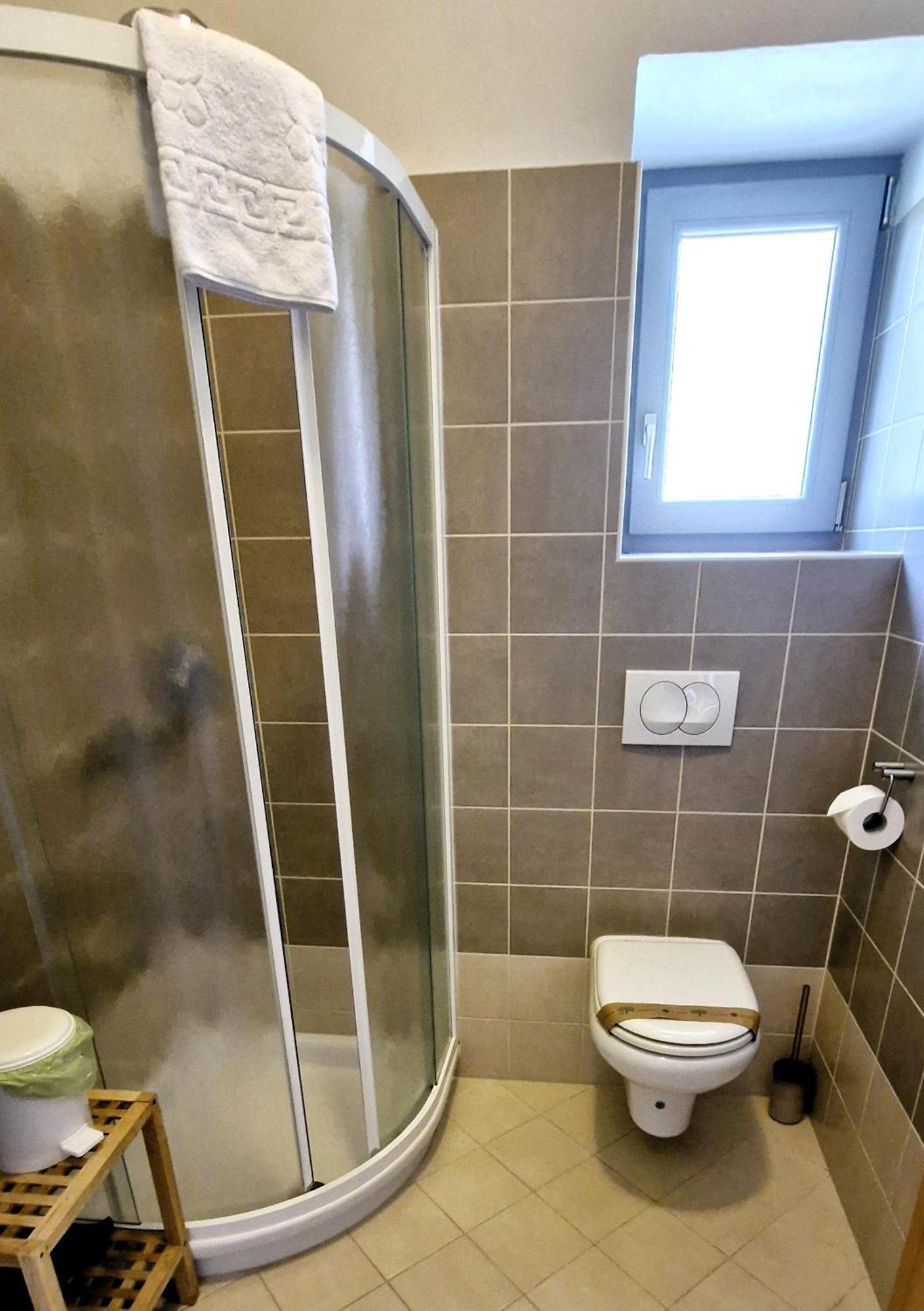 Guesthouse Idila Pod Nanosom Senozece Bagian luar foto