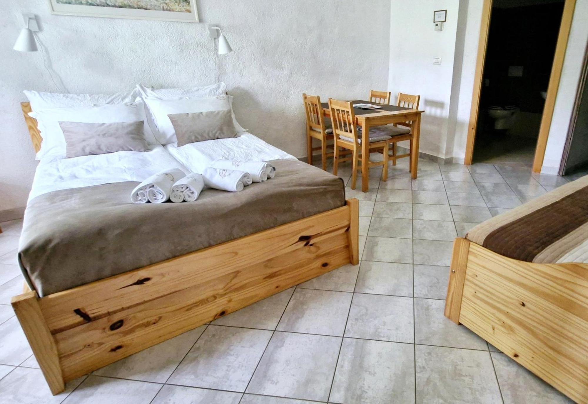 Guesthouse Idila Pod Nanosom Senozece Bagian luar foto
