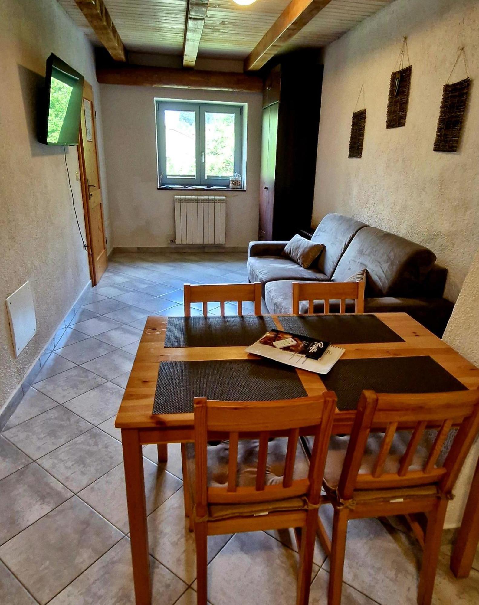 Guesthouse Idila Pod Nanosom Senozece Bagian luar foto